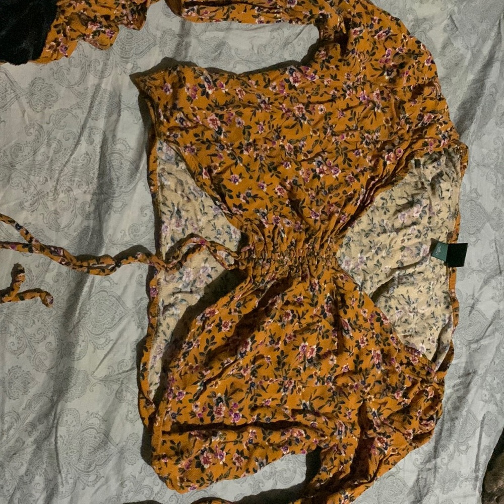 Cropped floral blouse